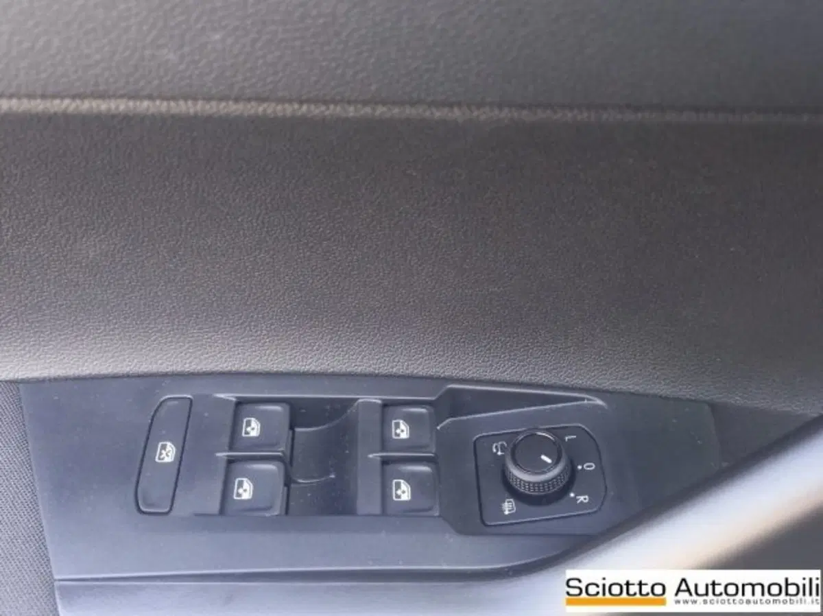 Volkswagen Taigo nuova a Messina (12)