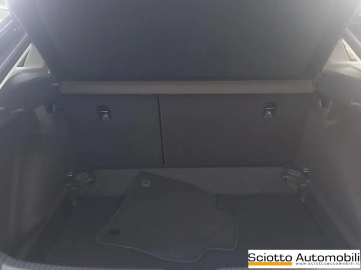 Volkswagen Taigo nuova a Messina (17)