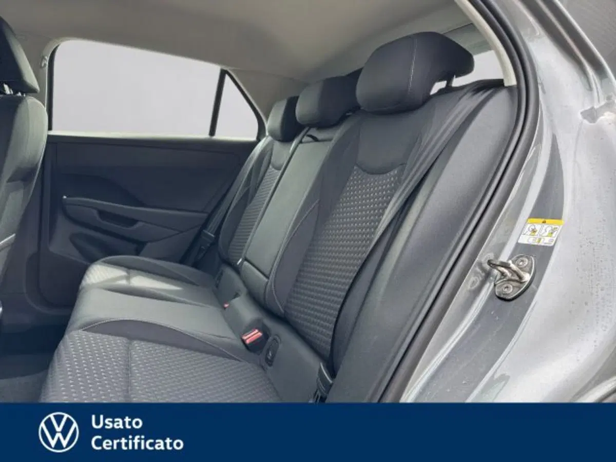 Volkswagen T-Roc nuova a Vicenza (12)