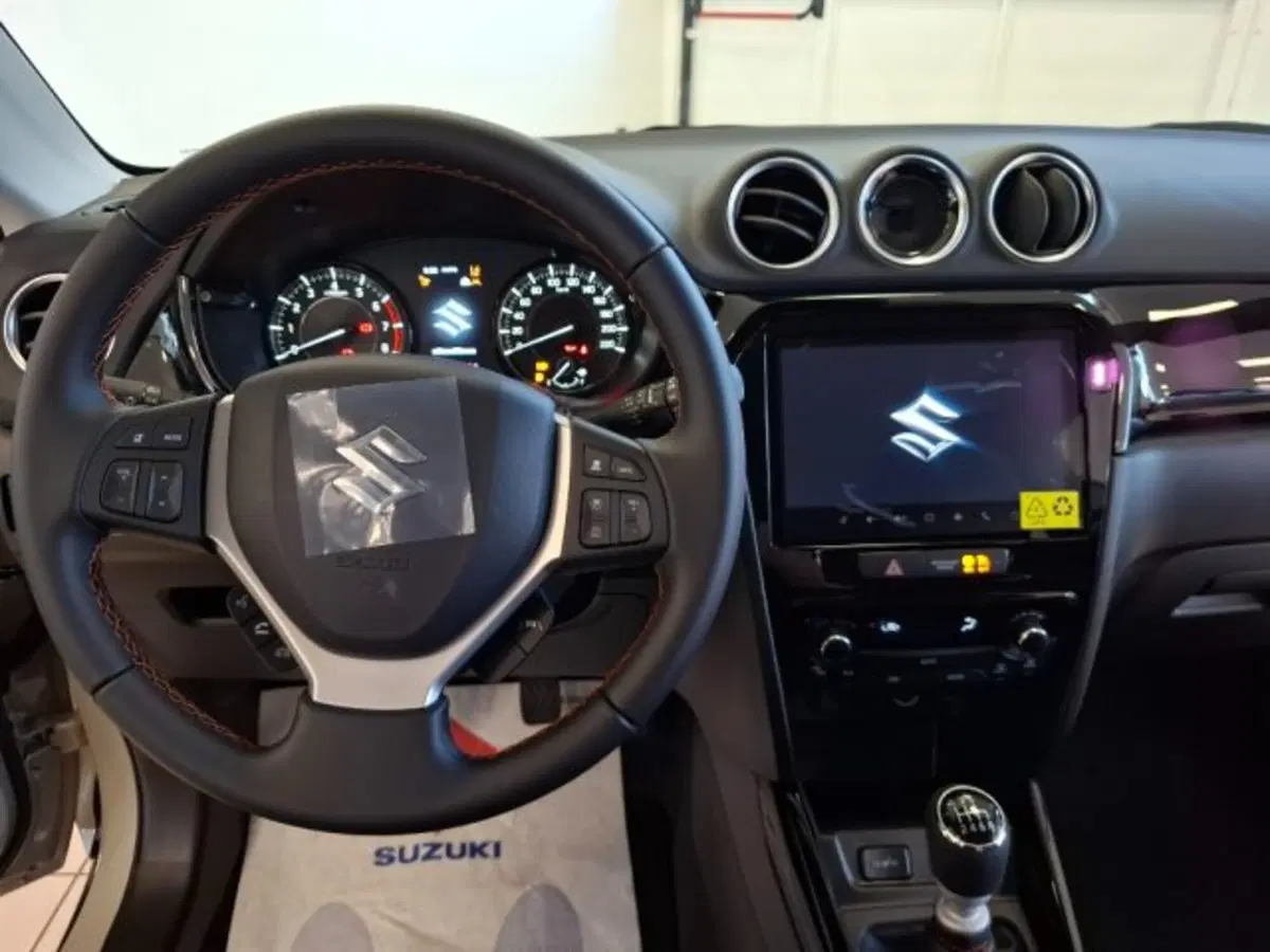 Suzuki Vitara nuova a Reggio Emilia (10)