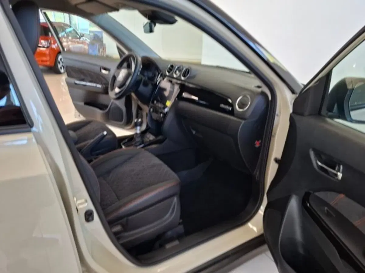 Suzuki Vitara nuova a Reggio Emilia (16)
