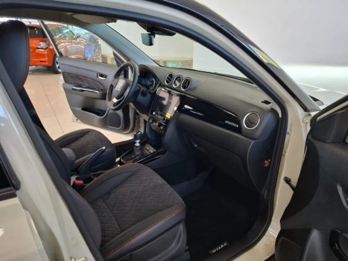Suzuki Vitara nuova a Reggio Emilia (17)