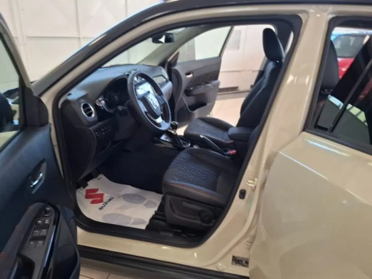 Suzuki Vitara nuova a Reggio Emilia (9)