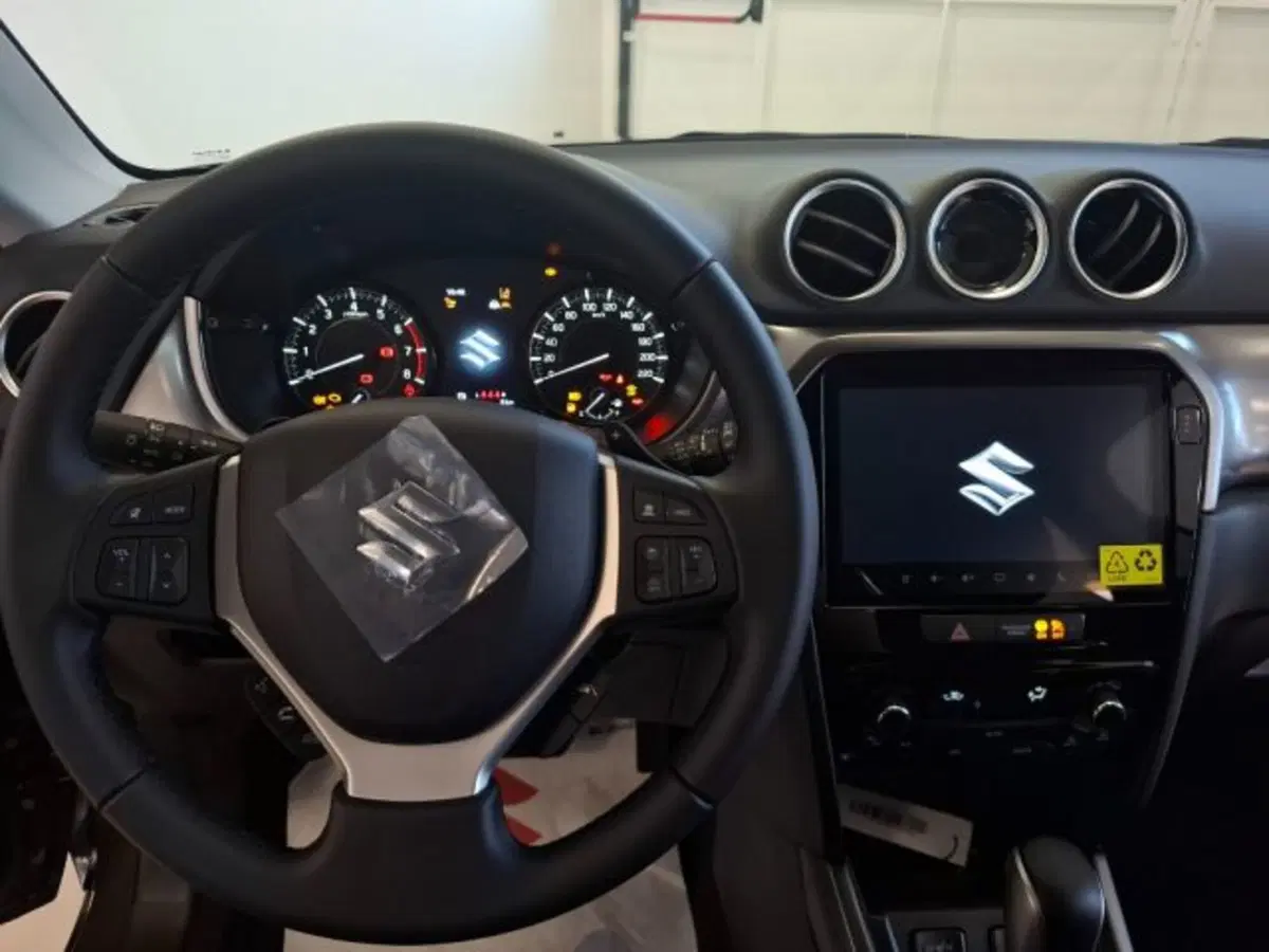 Suzuki Vitara nuova a Reggio Emilia (11)