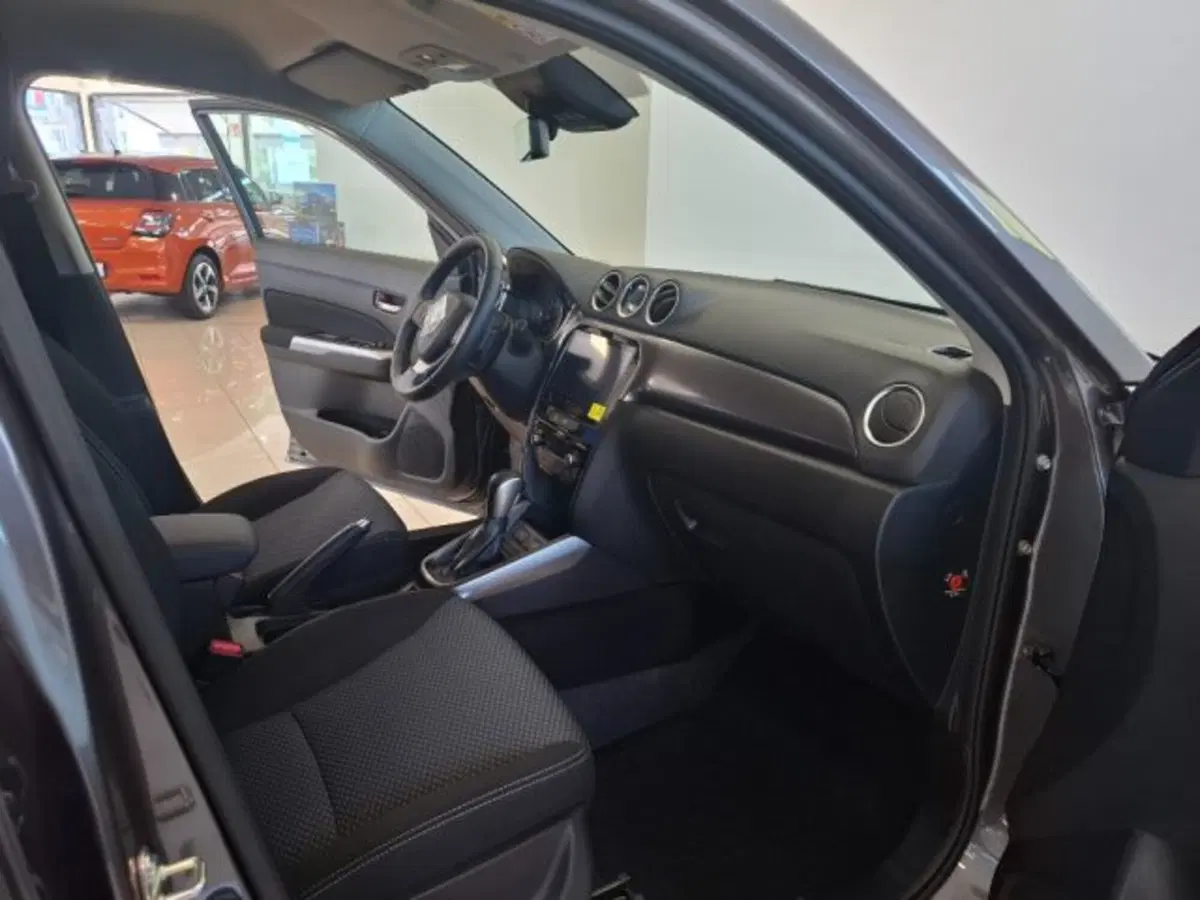 Suzuki Vitara nuova a Reggio Emilia (17)