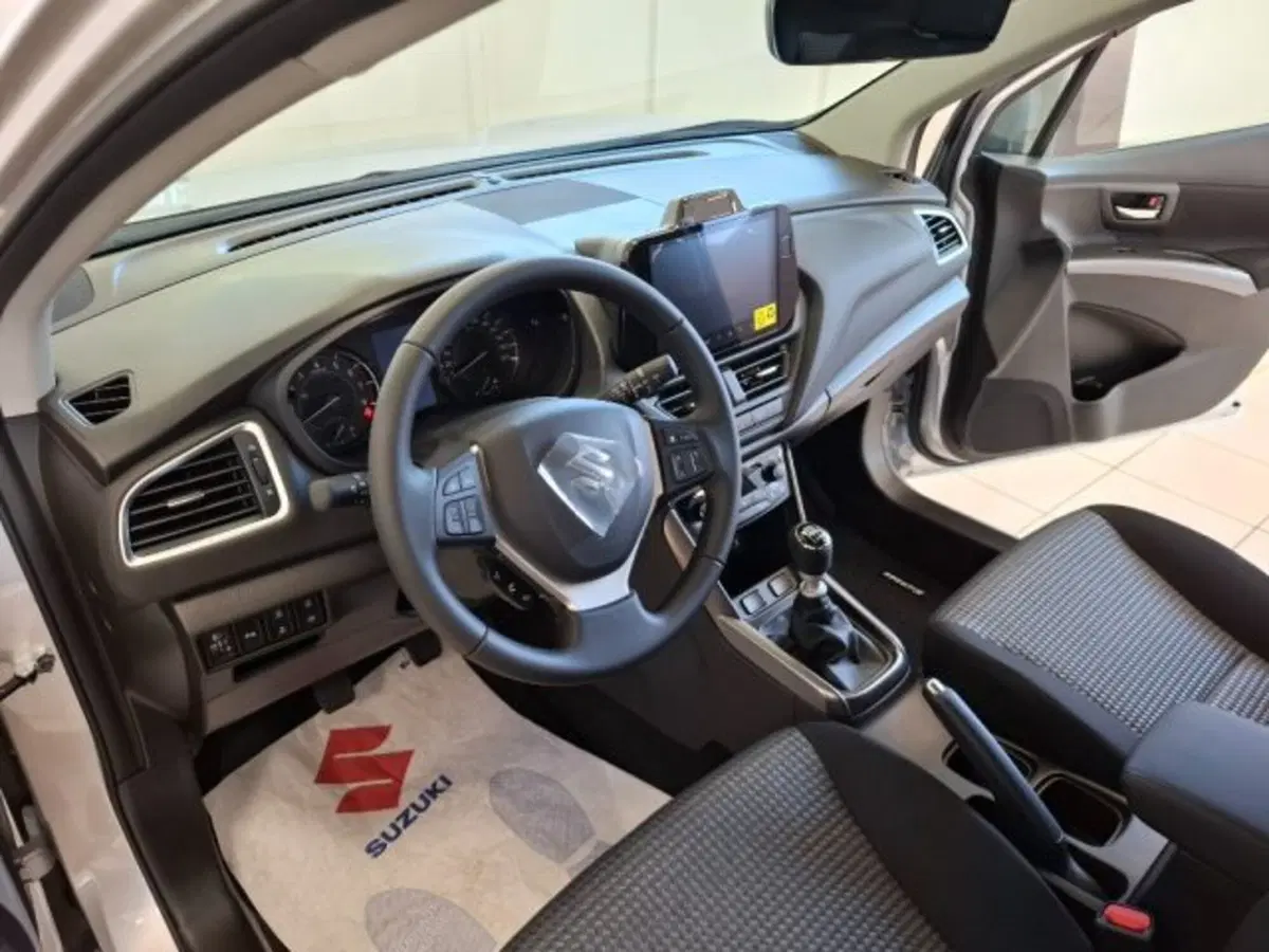 Suzuki S-Cross nuova a Reggio Emilia (10)
