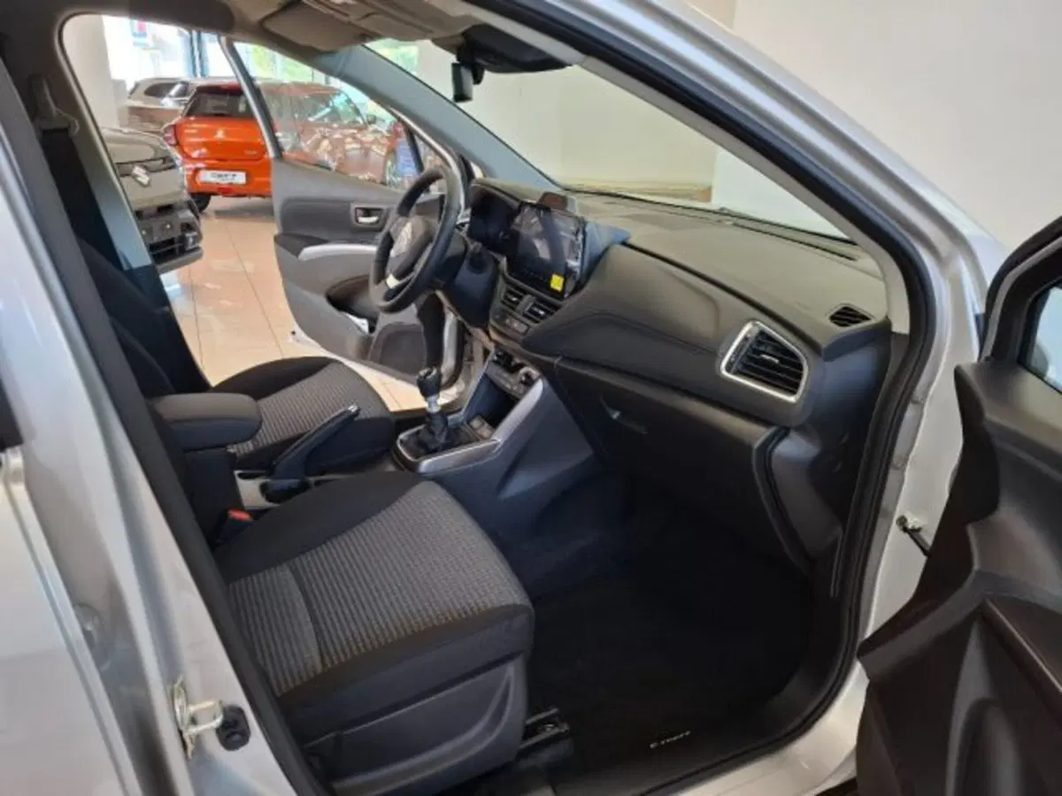 Suzuki S-Cross nuova a Reggio Emilia (17)