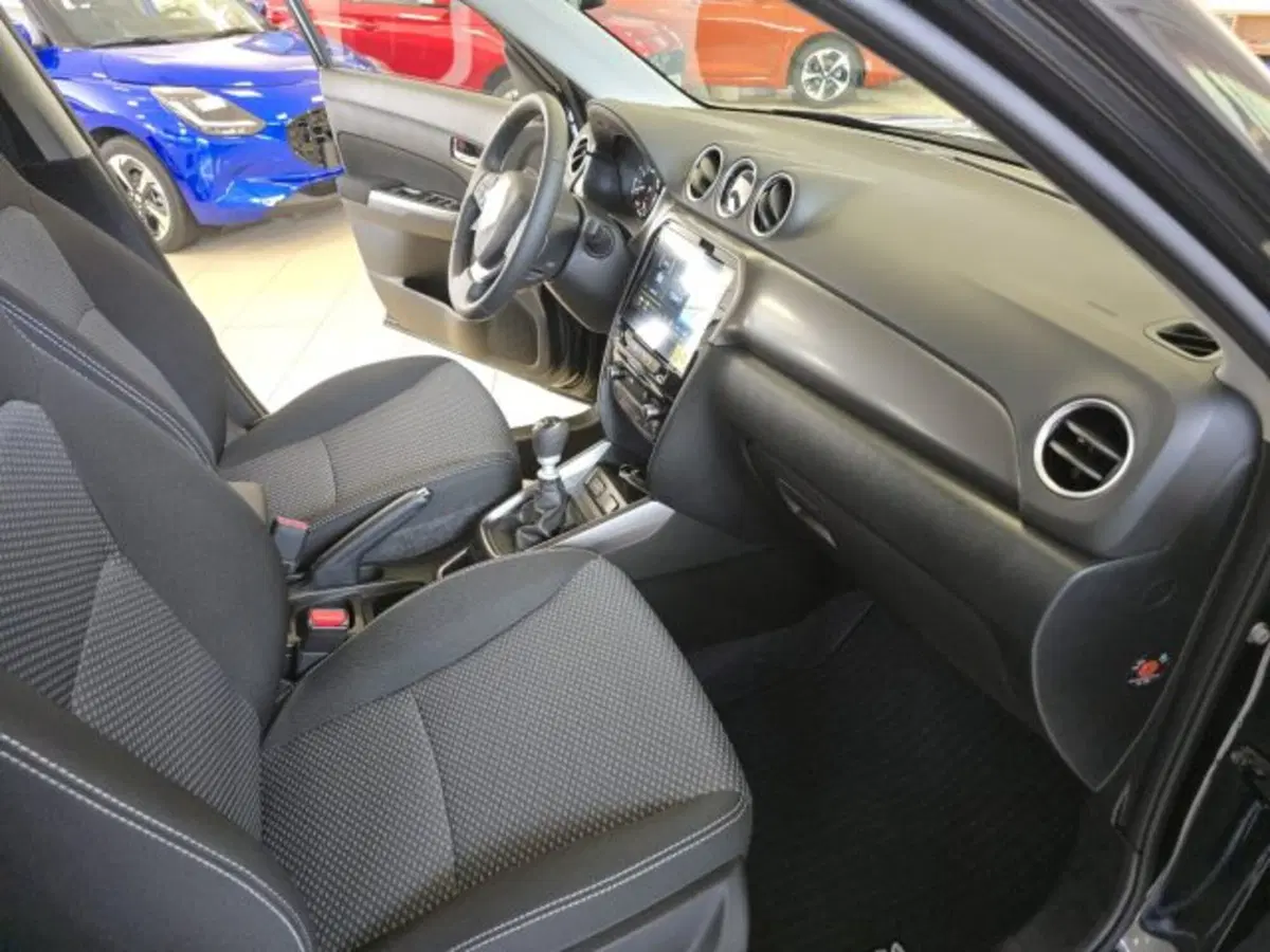 Suzuki Vitara nuova a Reggio Emilia (13)
