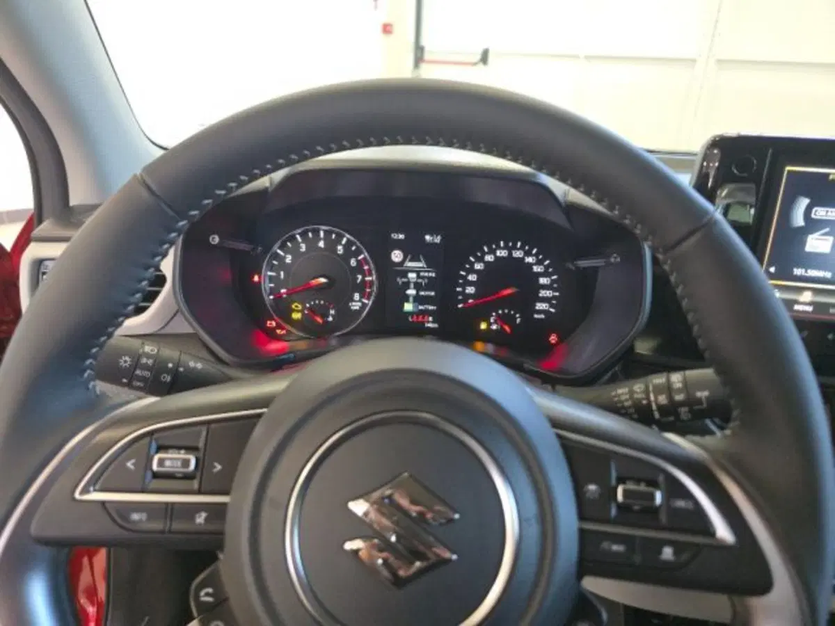 Suzuki Swift nuova a Reggio Emilia (13)