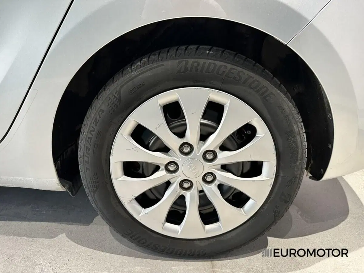 Kia Carens usata a Bari (10)
