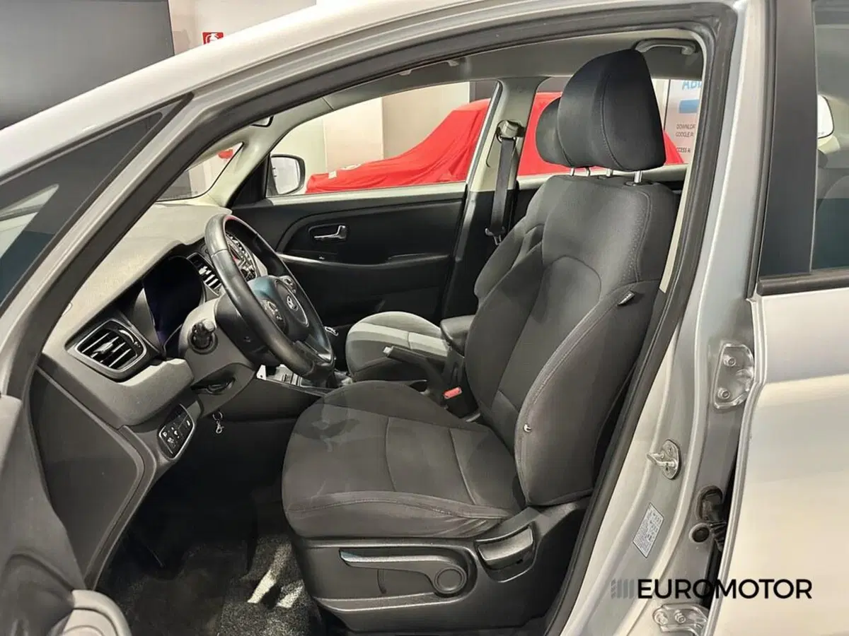 Kia Carens usata a Bari (14)