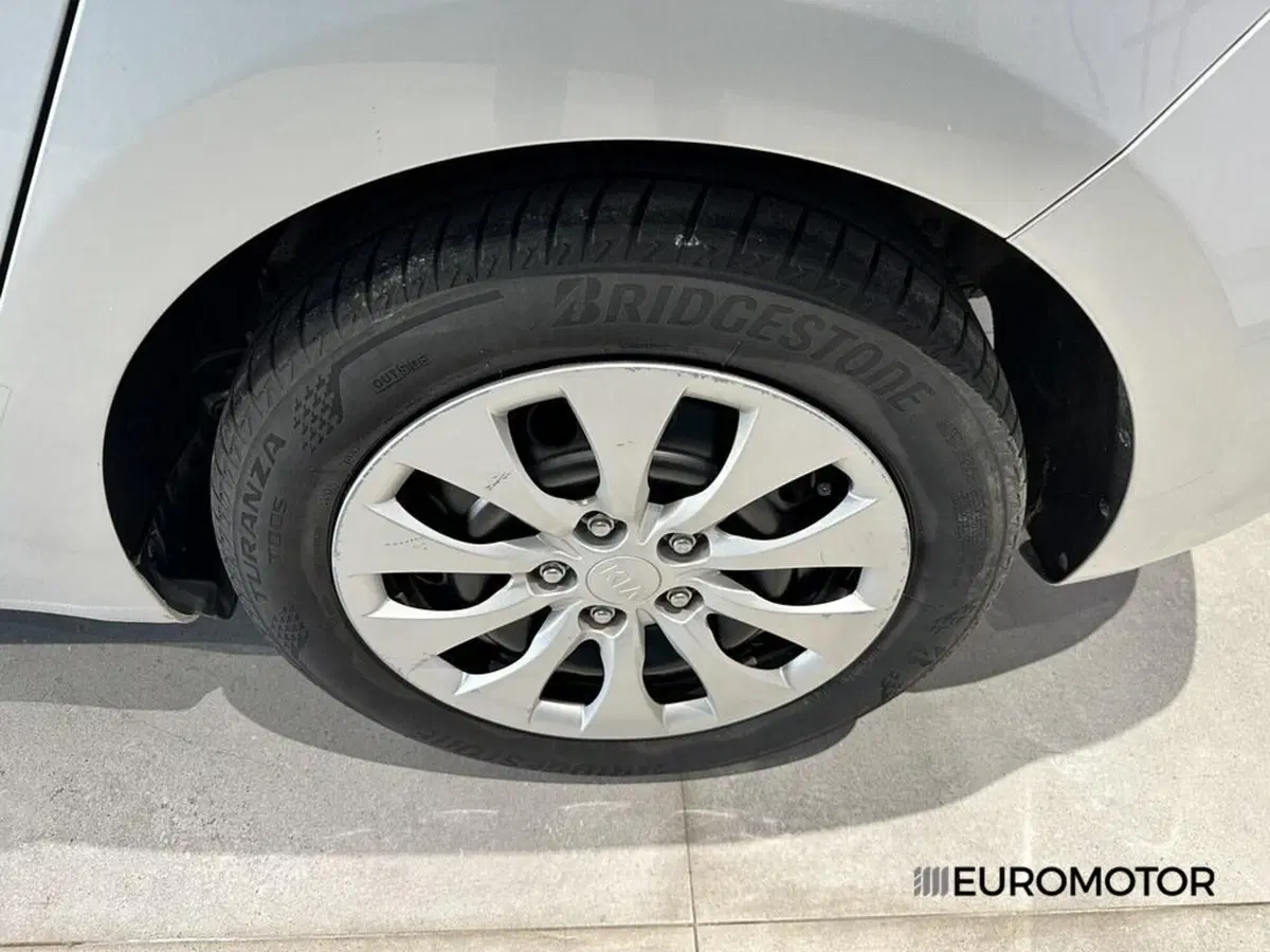 Kia Carens usata a Bari (9)