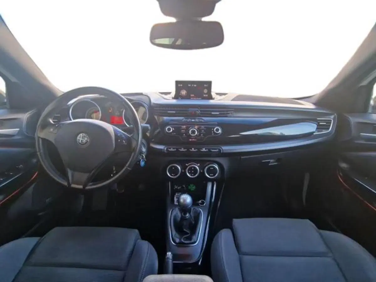 Alfa Romeo Giulietta usata a Salerno (12)
