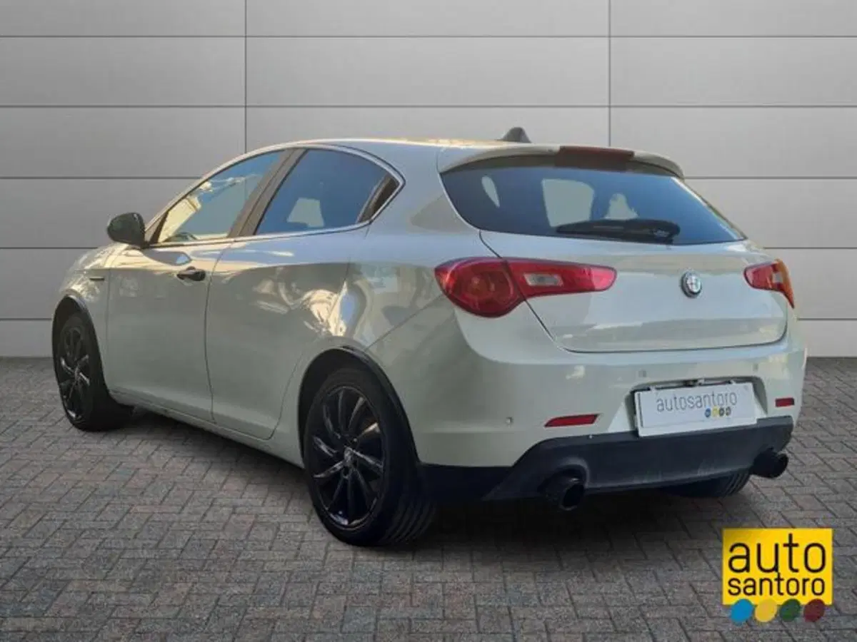 Alfa Romeo Giulietta usata a Salerno (4)