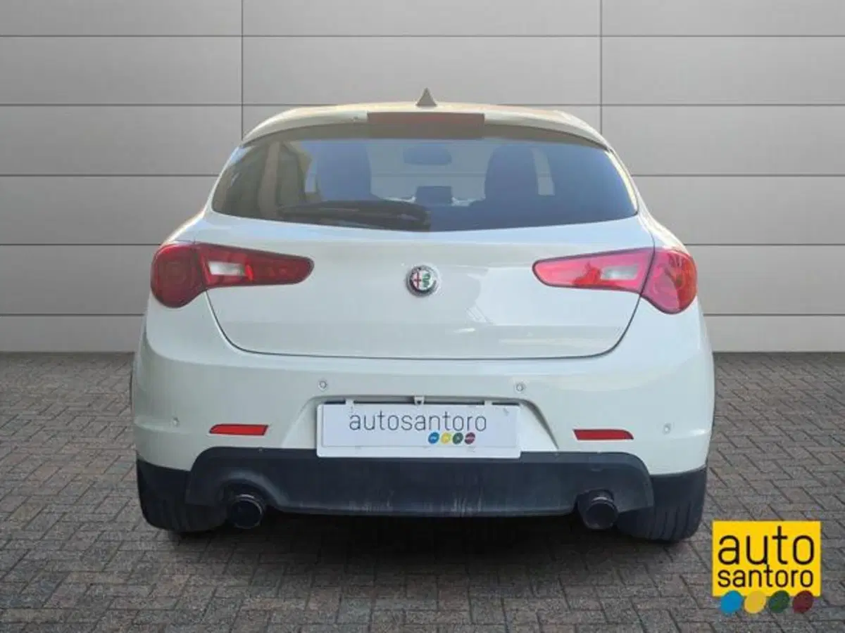 Alfa Romeo Giulietta usata a Salerno (6)