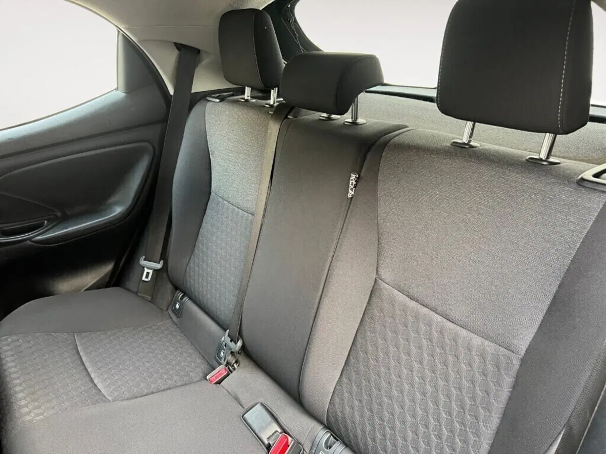 Toyota Yaris Cross nuova a Verona (8)