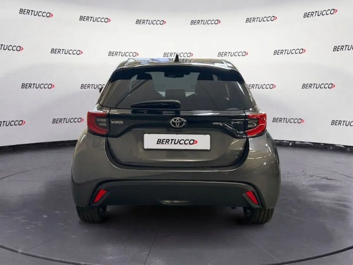 Toyota Yaris Cross nuova a Verona (4)