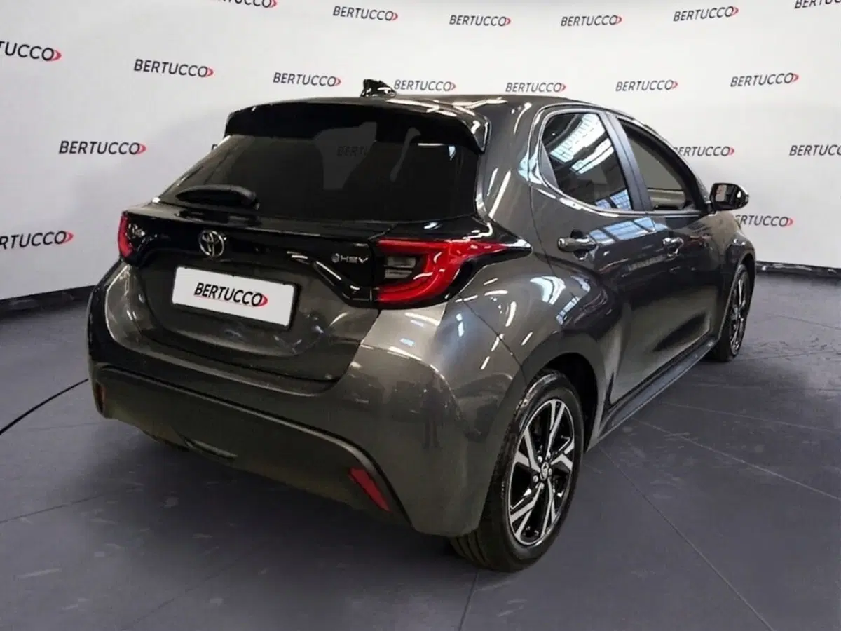 Toyota Yaris Cross nuova a Verona (5)