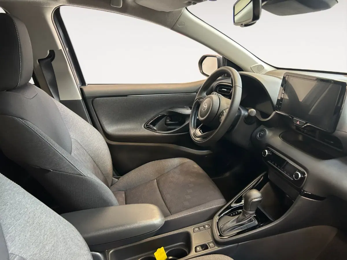 Toyota Yaris Cross nuova a Verona (6)