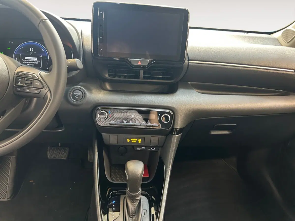 Toyota Yaris Cross nuova a Verona (9)
