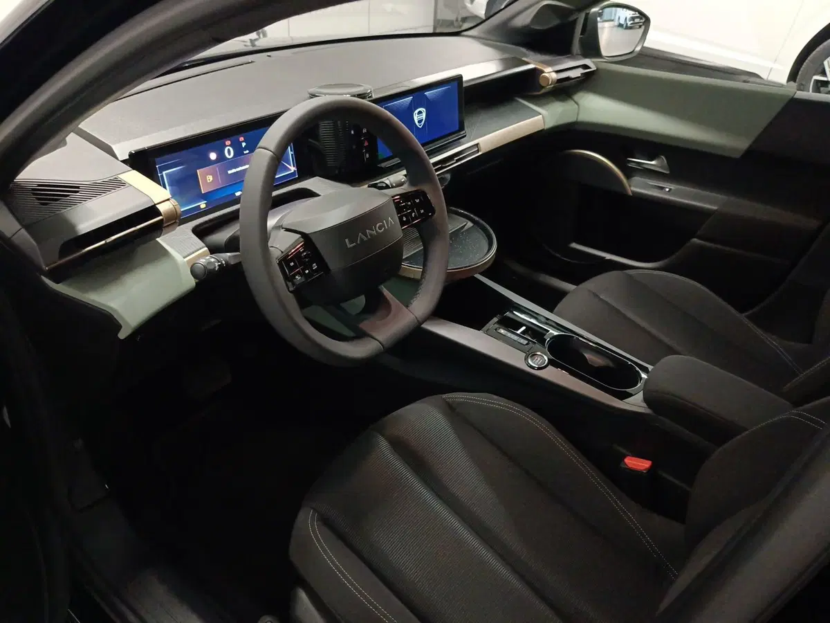 Lancia Ypsilon usata a L'Aquila (11)