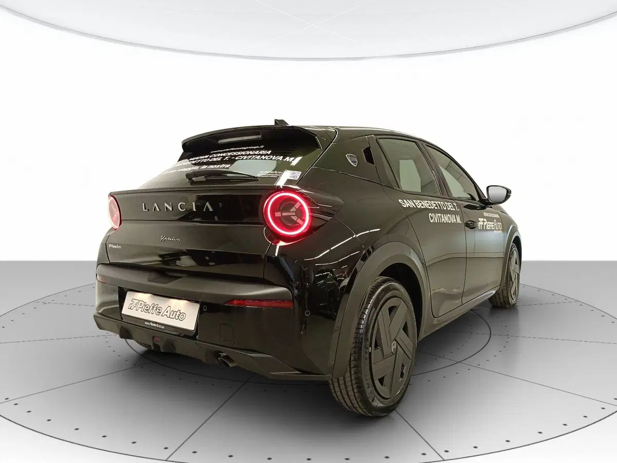 Lancia Ypsilon usata a L'Aquila (4)
