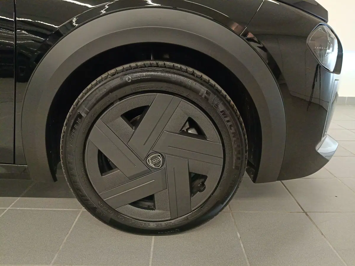 Lancia Ypsilon usata a L'Aquila (7)