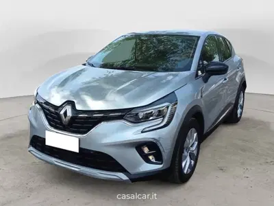 Renault Captur Plug-in Hybrid E-Tech 160 CV Intens del 2022 usata a Sala Consilina