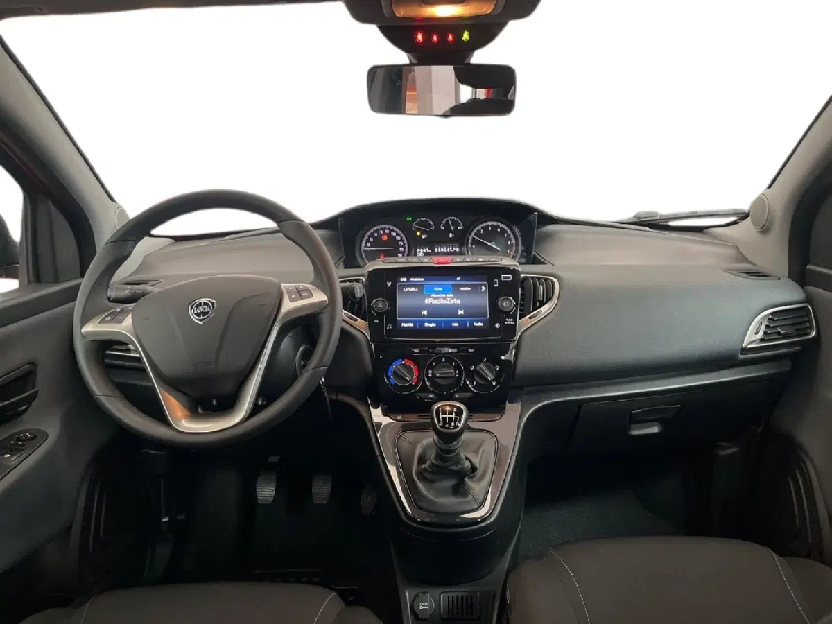 Lancia Ypsilon usata a Torino (10)