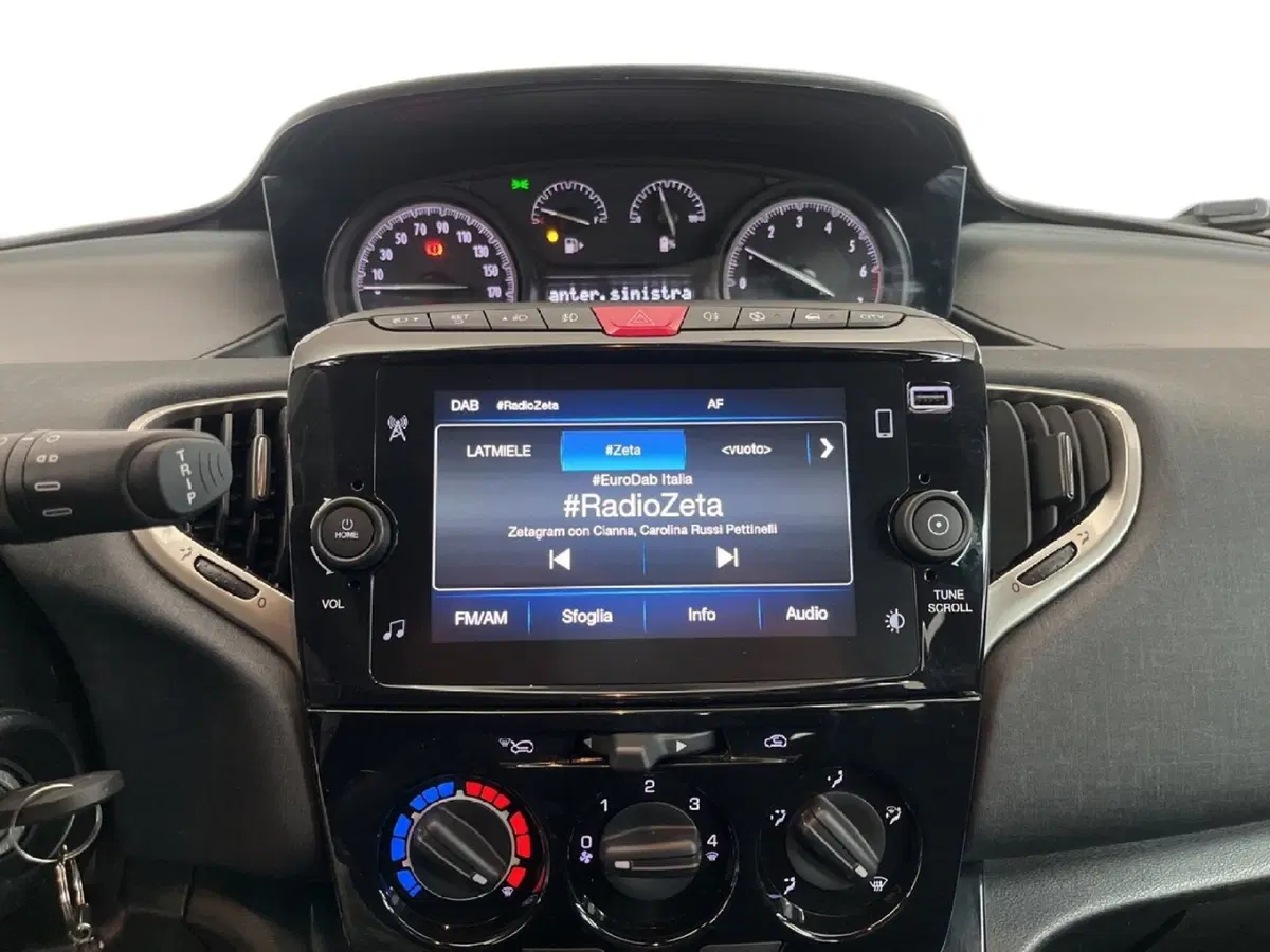Lancia Ypsilon usata a Torino (12)