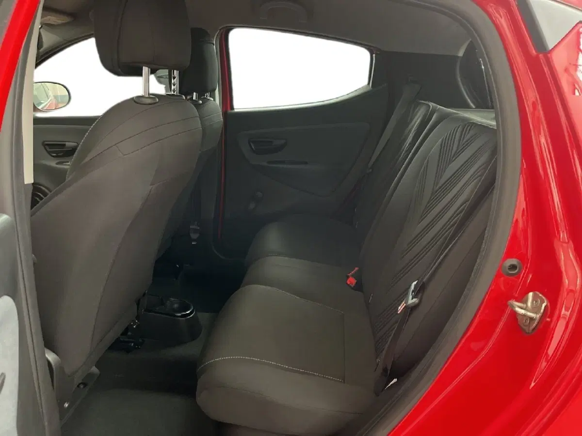 Lancia Ypsilon usata a Torino (8)
