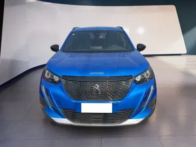 Peugeot 2008 1.2 turbo Allure 100cv del 2023 usata a Torino