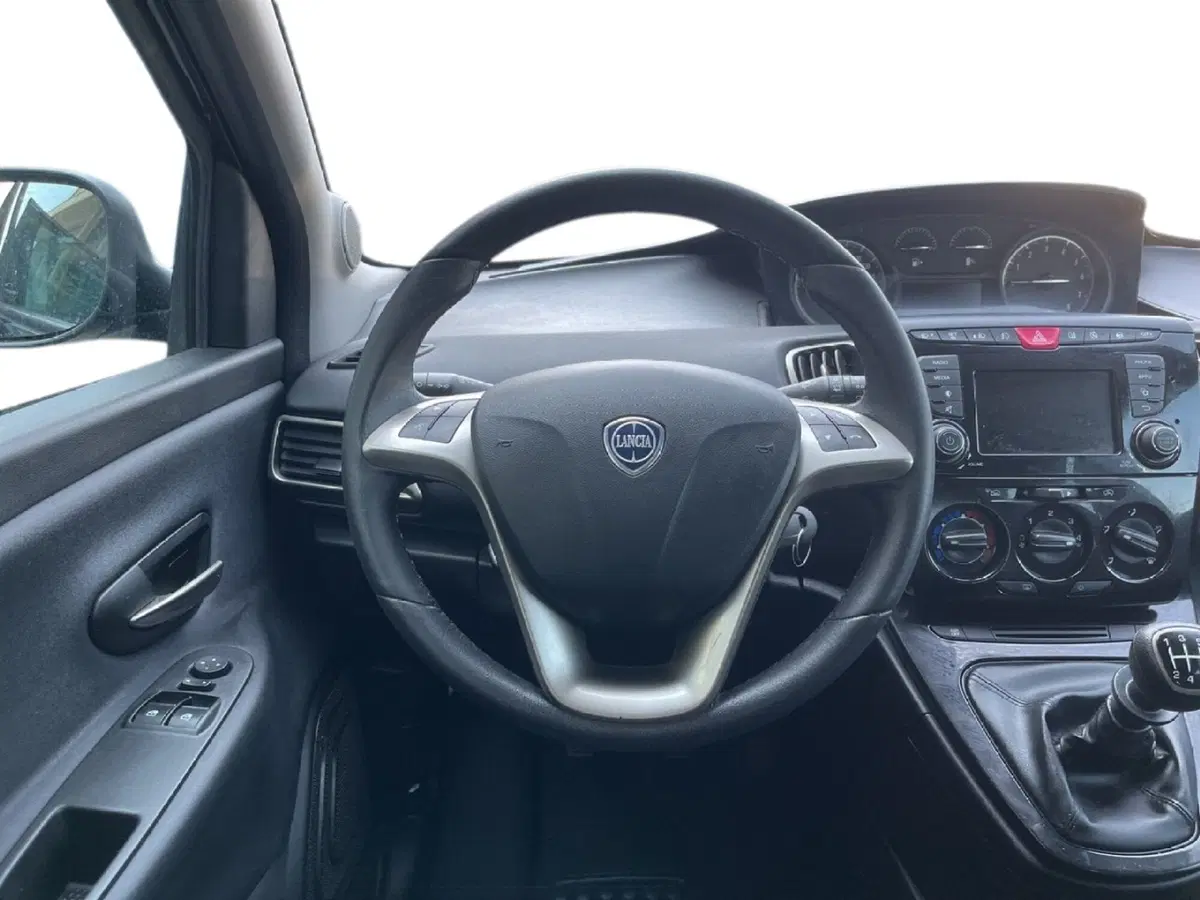 Lancia Ypsilon usata a Torino (12)