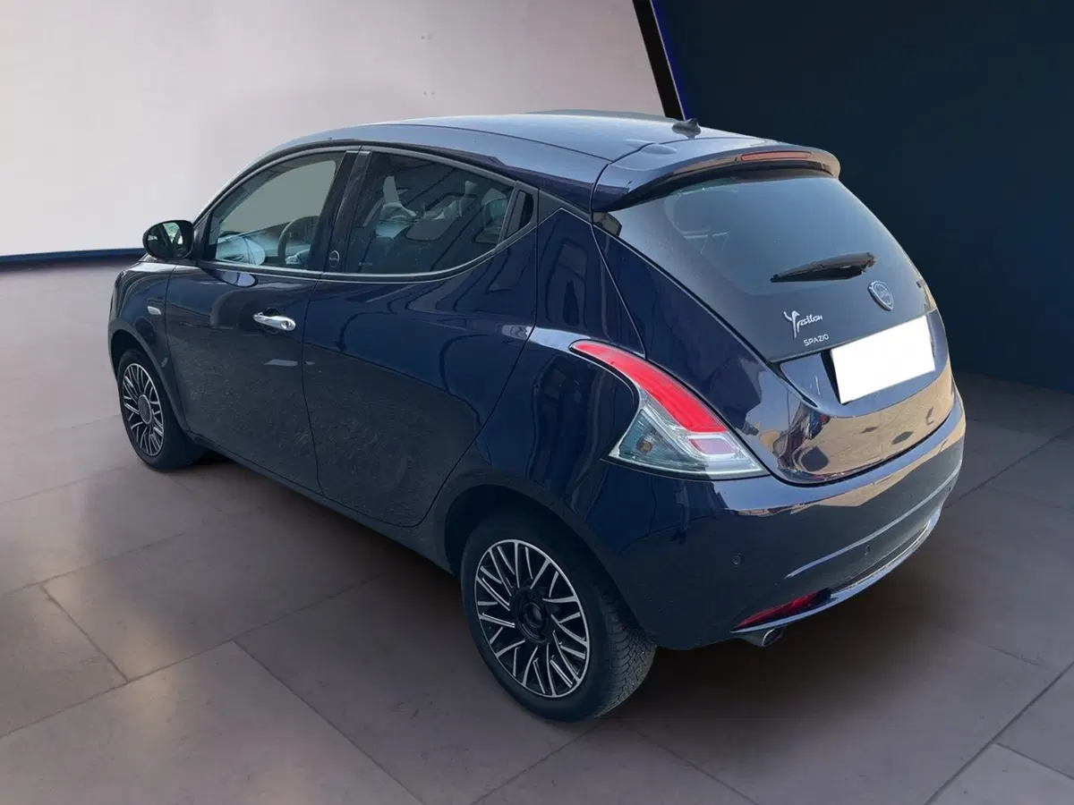 Lancia Ypsilon usata a Torino (6)