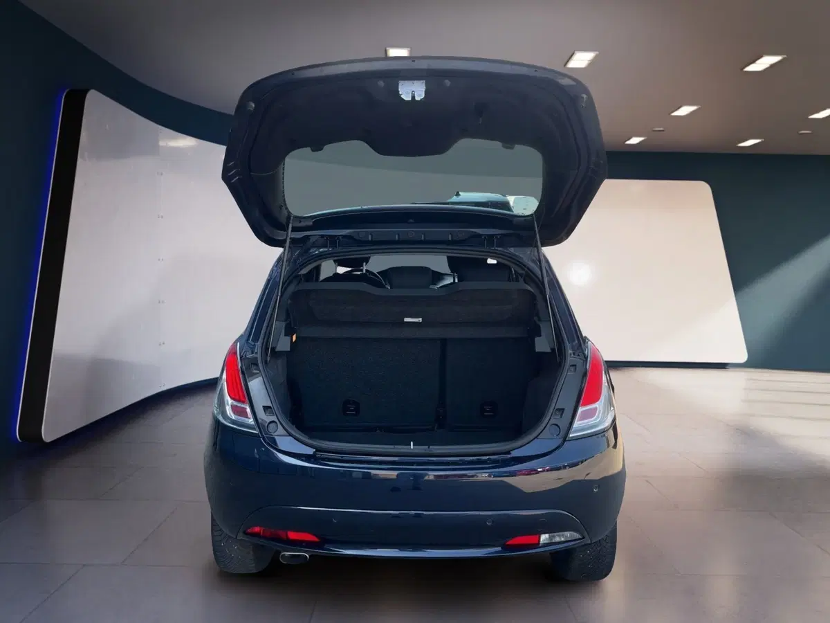 Lancia Ypsilon usata a Torino (7)