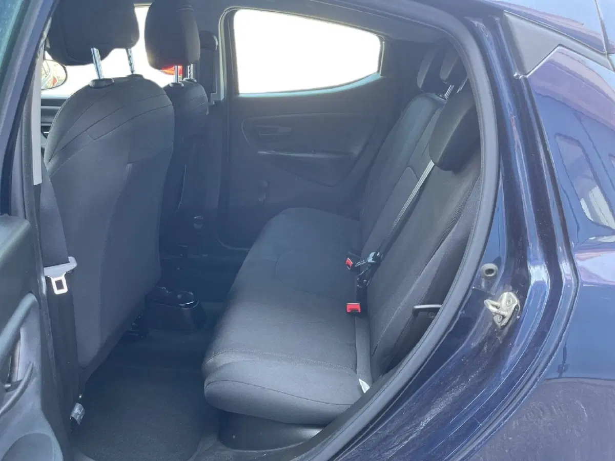 Lancia Ypsilon usata a Torino (9)