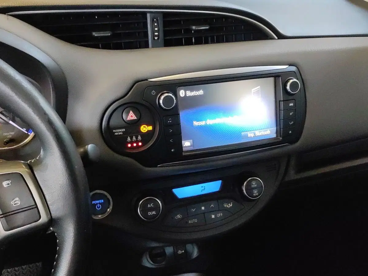 Toyota Yaris usata a Milano (11)