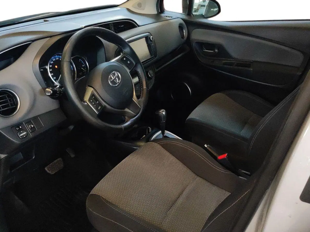 Toyota Yaris usata a Milano (8)