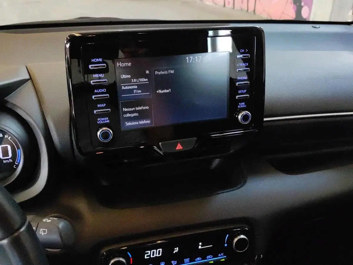 Toyota Yaris usata a Milano (10)
