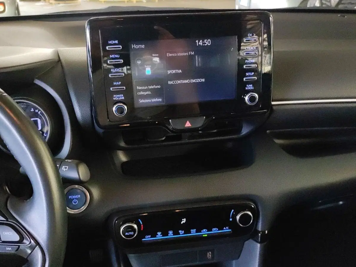 Toyota Yaris usata a Milano (11)