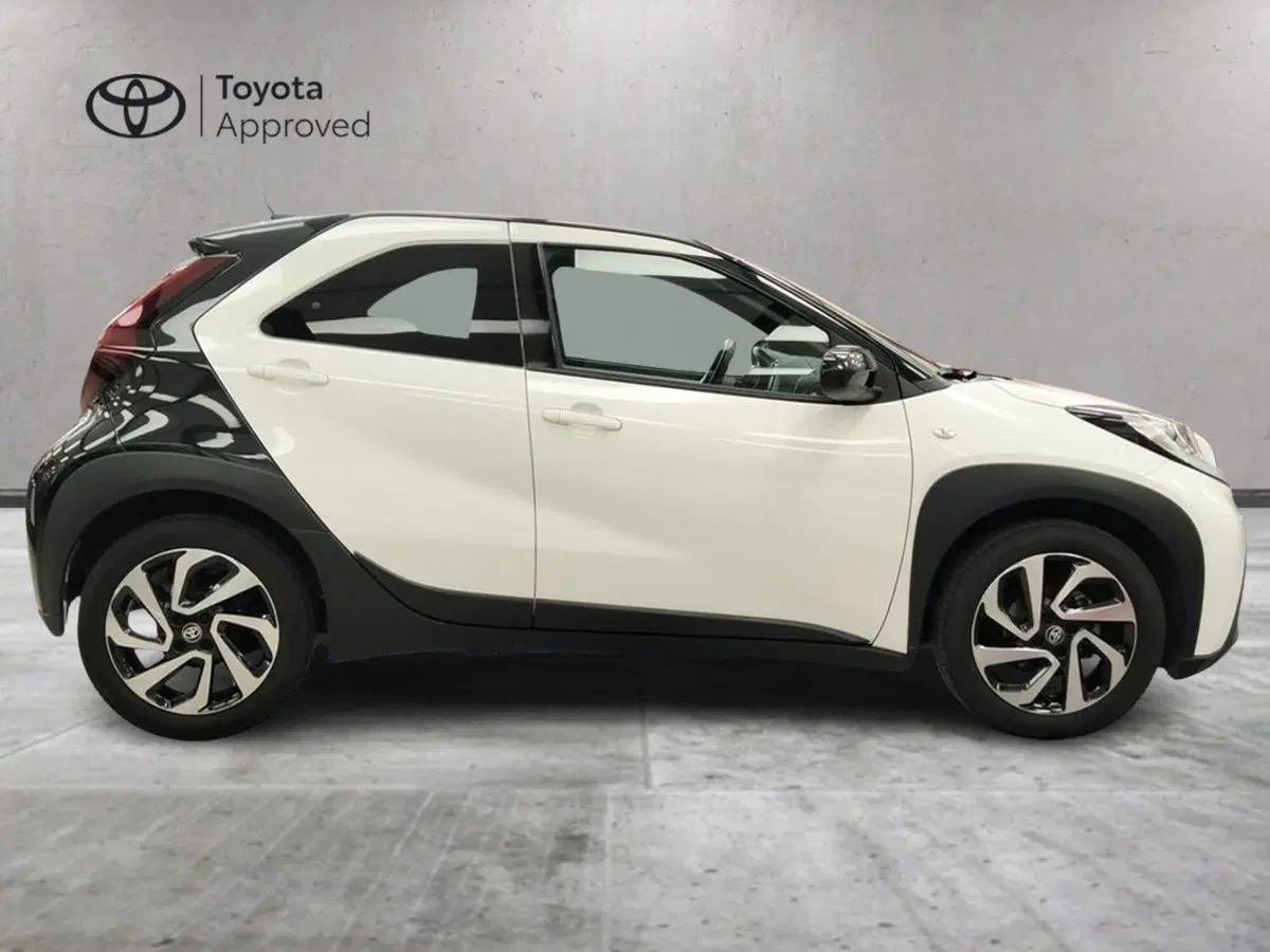 Toyota Aygo X usata a Frosinone (4)