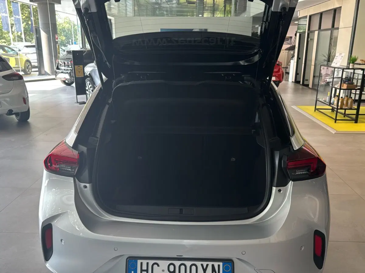 Opel Corsa nuova a Bologna (11)