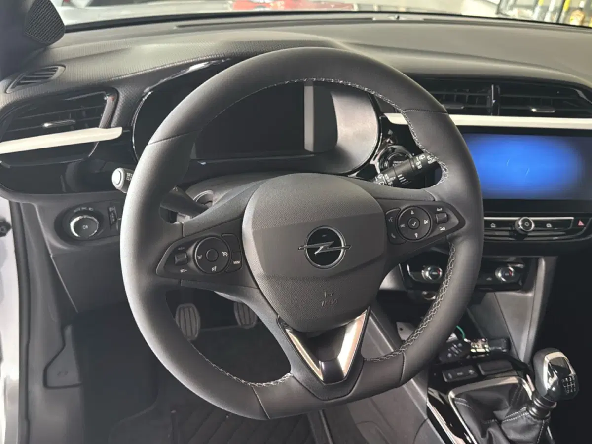 Opel Corsa nuova a Bologna (14)