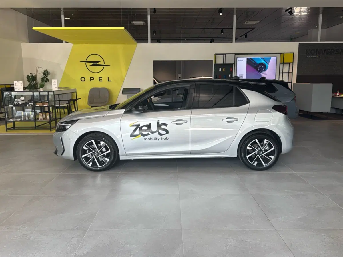 Opel Corsa nuova a Bologna (3)