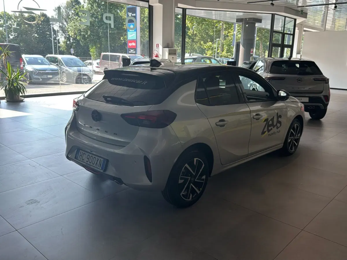 Opel Corsa nuova a Bologna (4)