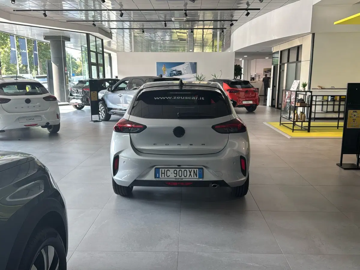 Opel Corsa nuova a Bologna (5)