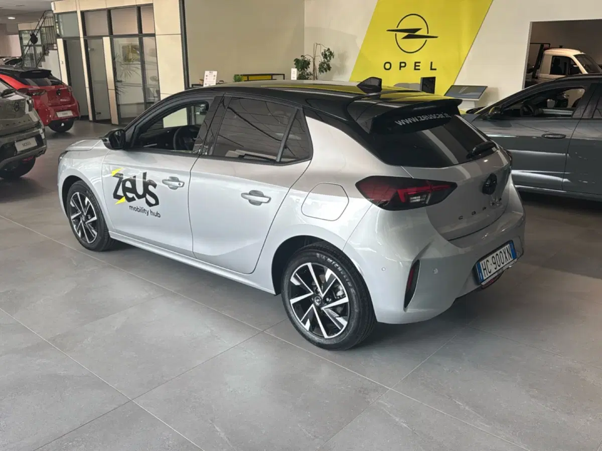Opel Corsa nuova a Bologna (6)