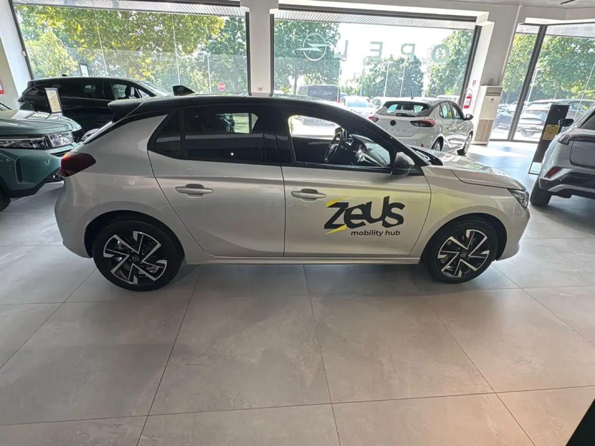 Opel Corsa nuova a Bologna (7)