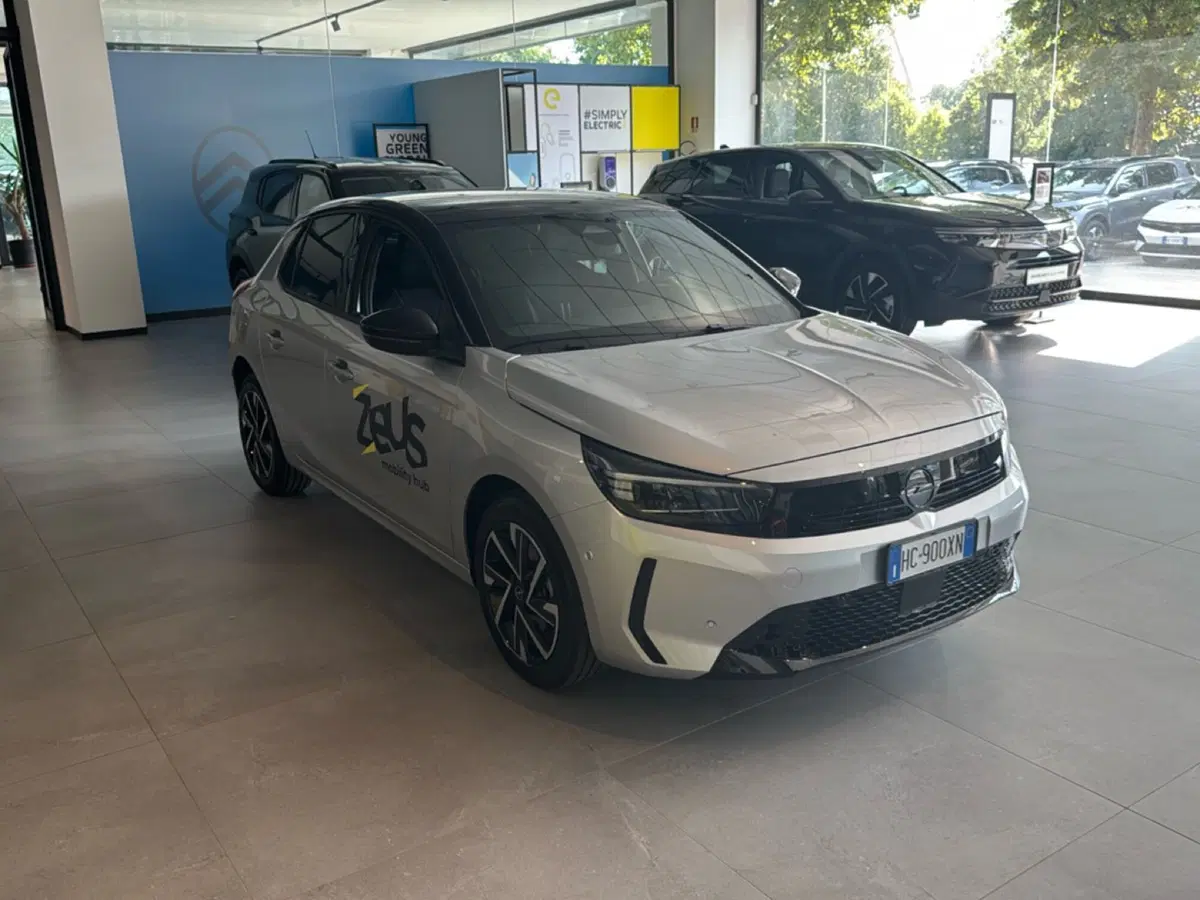 Opel Corsa nuova a Bologna (8)