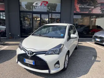 Toyota Yaris 1.3 5 porte Lounge del 2015 usata a Carpi
